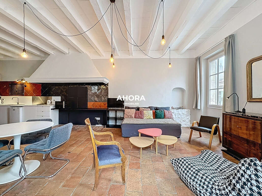 Appartement à MARSEILLE-1E
