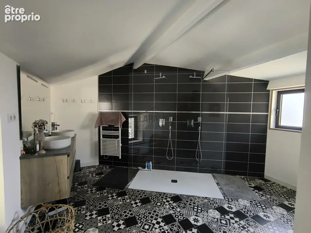Superbe maison de charme avec double garage, terrasses, cave à vin... - photo 30