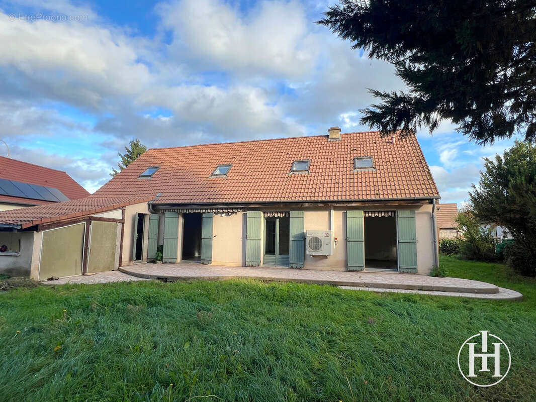 Maison à SAINT-AMAND-MONTROND