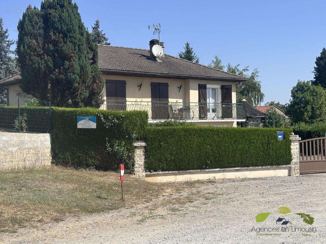 Maison à SAINT-LEONARD-DE-NOBLAT