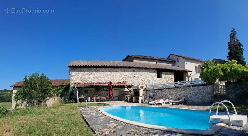 Maison à SAINT-SANTIN-DE-MAURS