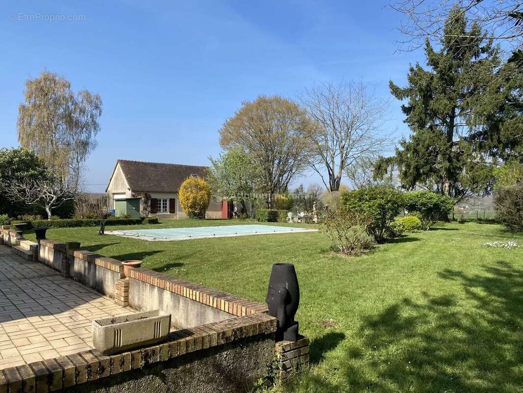 Maison à BEAUMONT-LA-RONCE