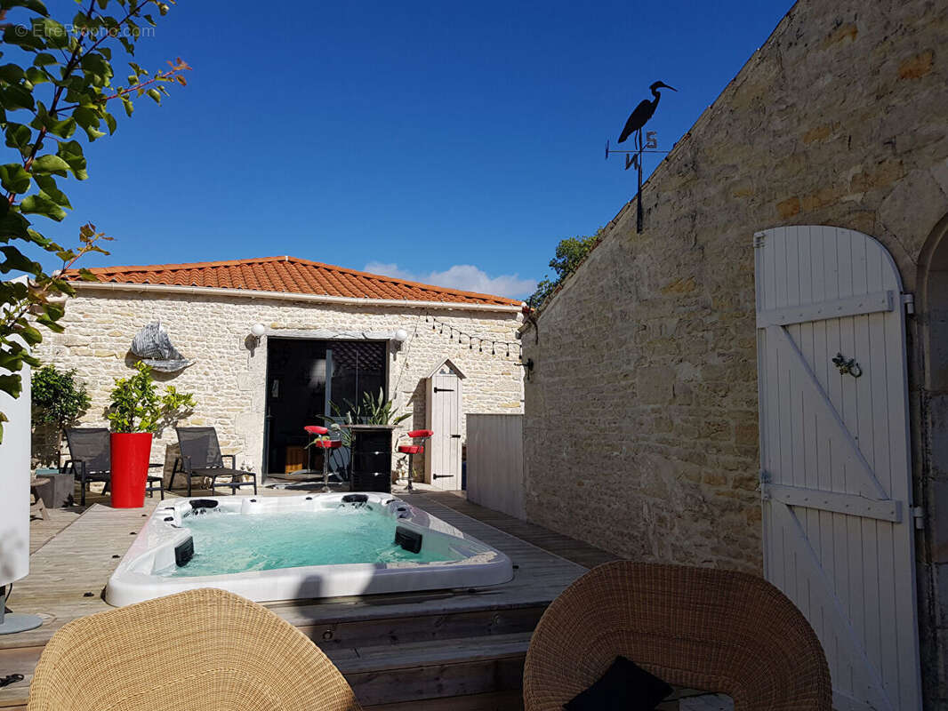 Maison à SAINT-MEDARD-D'AUNIS