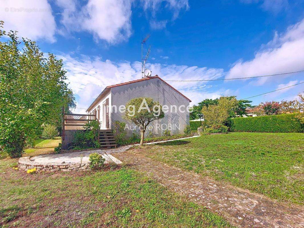 Maison à NUEIL-LES-AUBIERS