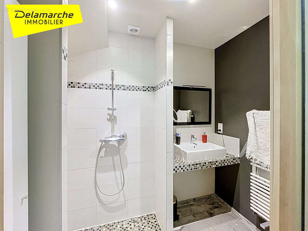 EXCLUSIVITE propriété rénovée 5 chambres  avec dépendances sur un terrain d'env. 4550m²à  Equilly - photo 5