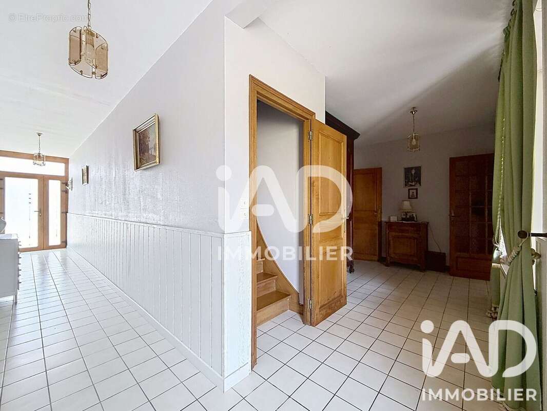 Maison 314 m² à Courtisols  - photo 6