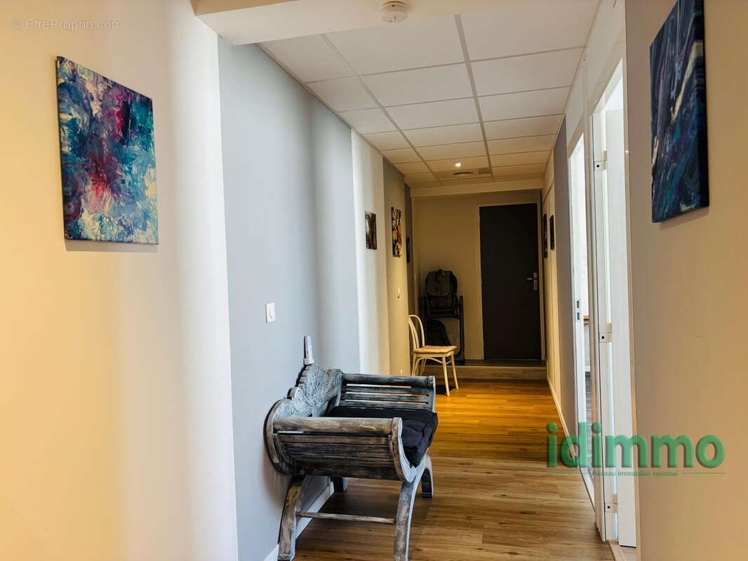 Magnifique ensemble immobilier de 350 m2, avec 2 logements , dans un lieu recherche, avec piscine sur un terra - photo 22