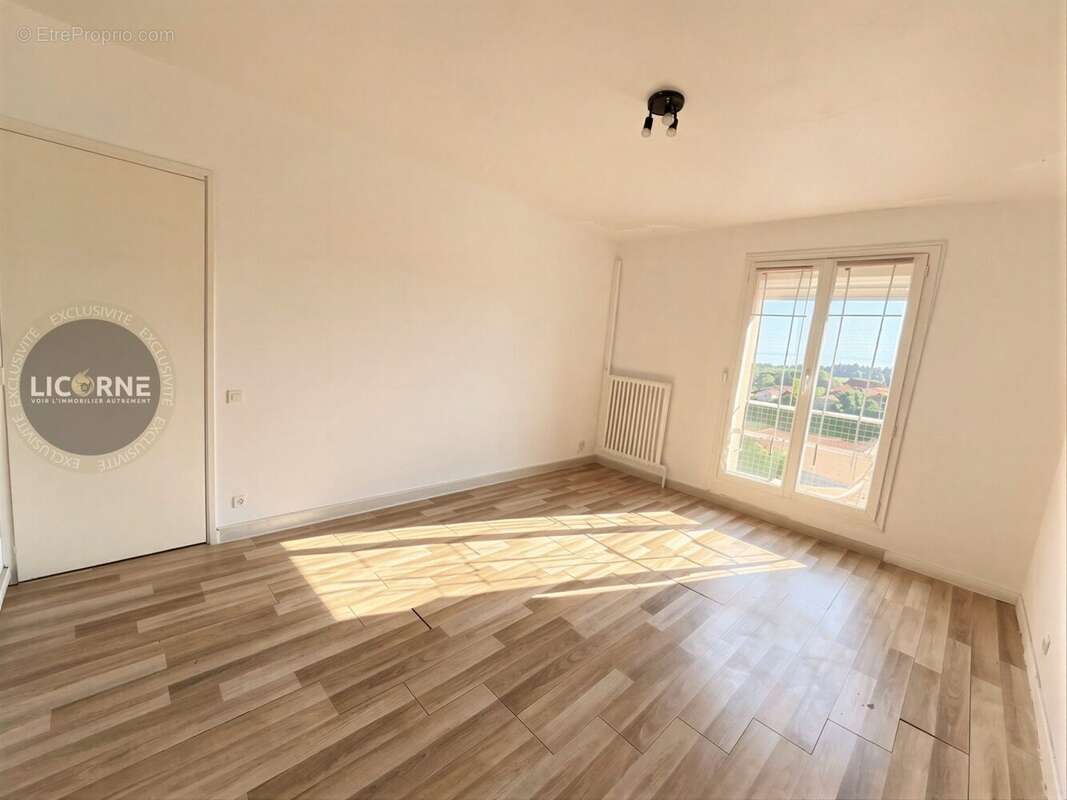 Chambre 2 - Appartement à MARSEILLE-12E