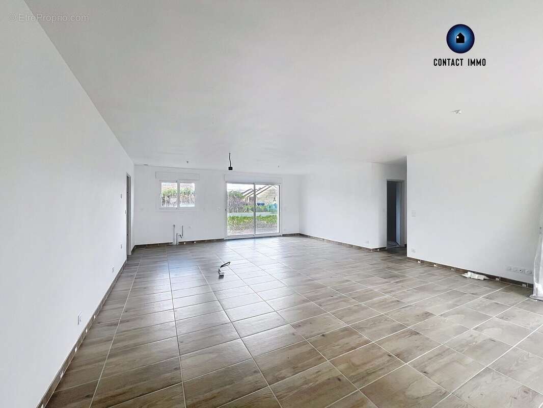 Maison à SAINT-PANTALEON-DE-LARCHE