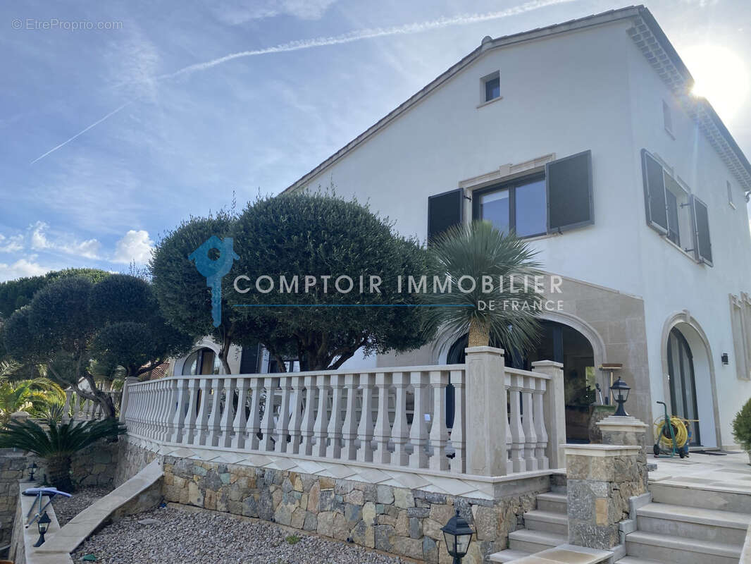 Maison à MANDELIEU-LA-NAPOULE