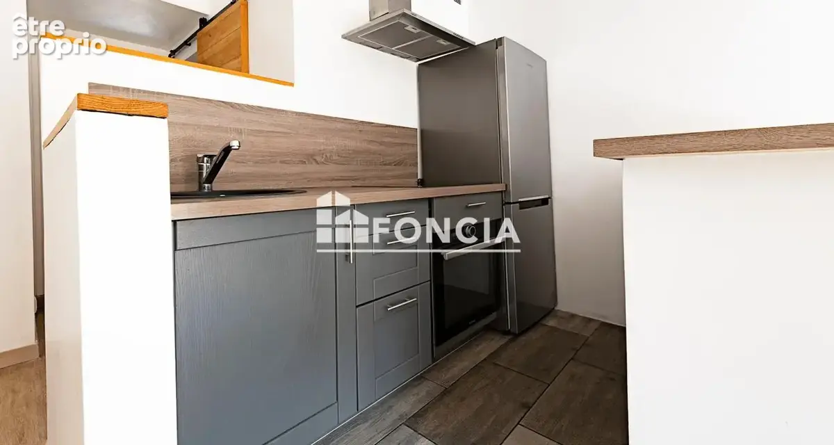 Menton proximite gare routiere et commerces 2 pieces traversant en etage eleve - photo 7