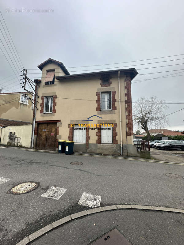 Appartement à LE CHAMBON-FEUGEROLLES