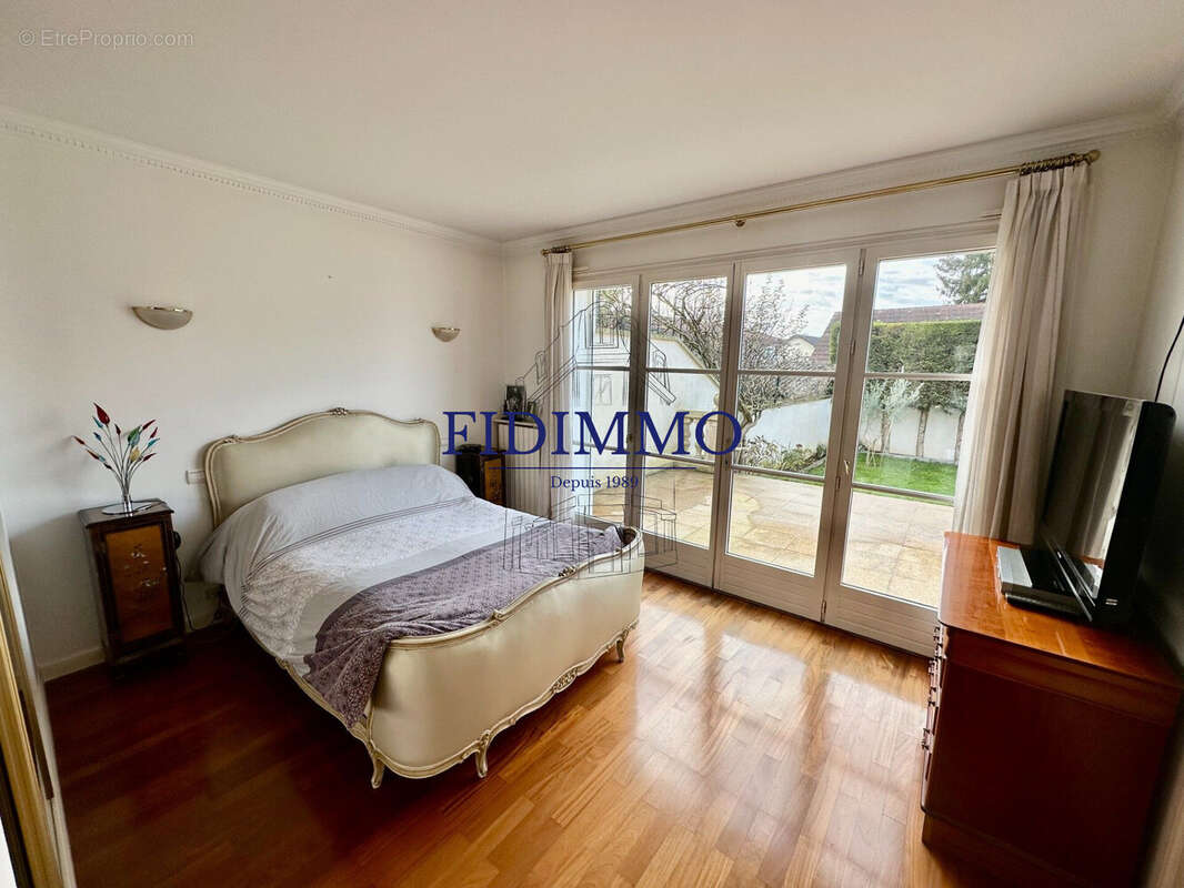 Maison à CHENNEVIERES-SUR-MARNE