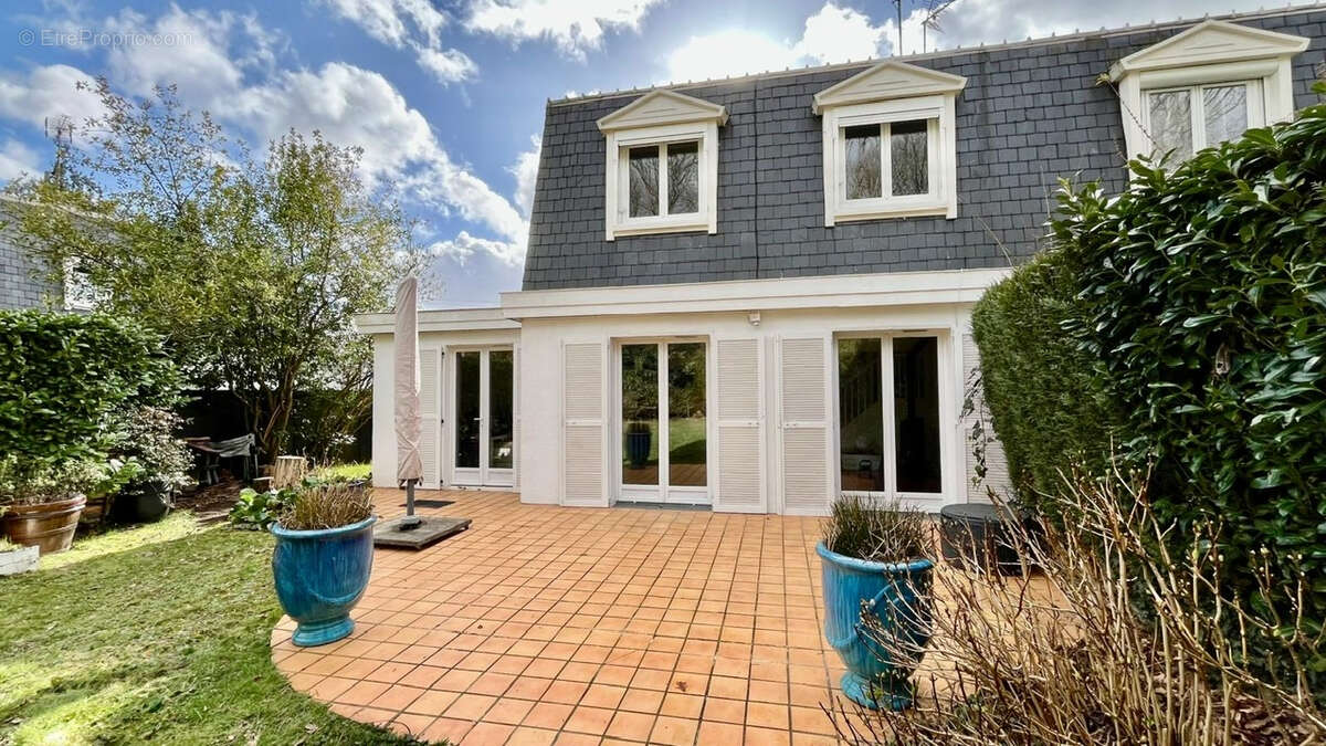 Maison à LESIGNY