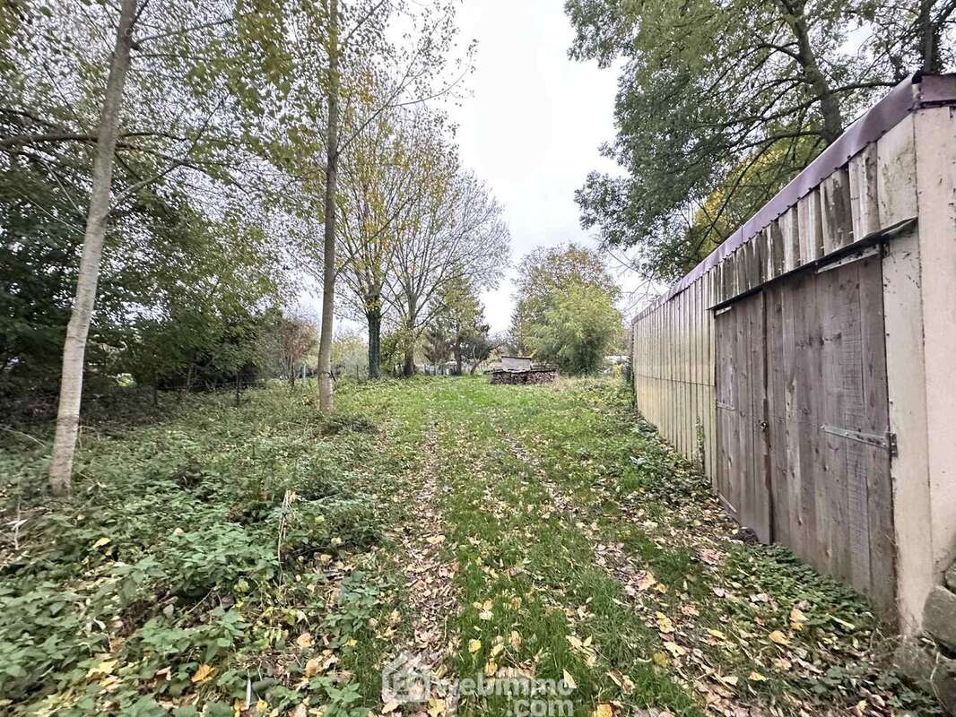 Vous bénéficiez d&#039;un bâtiment - Terrain à LIESSE-NOTRE-DAME