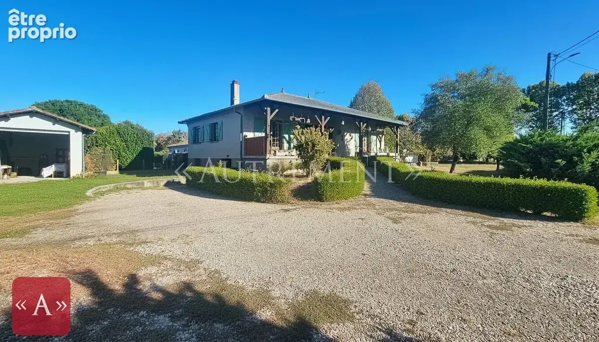 Photo Maison à Saint-Sulpice au prix de 270 000€