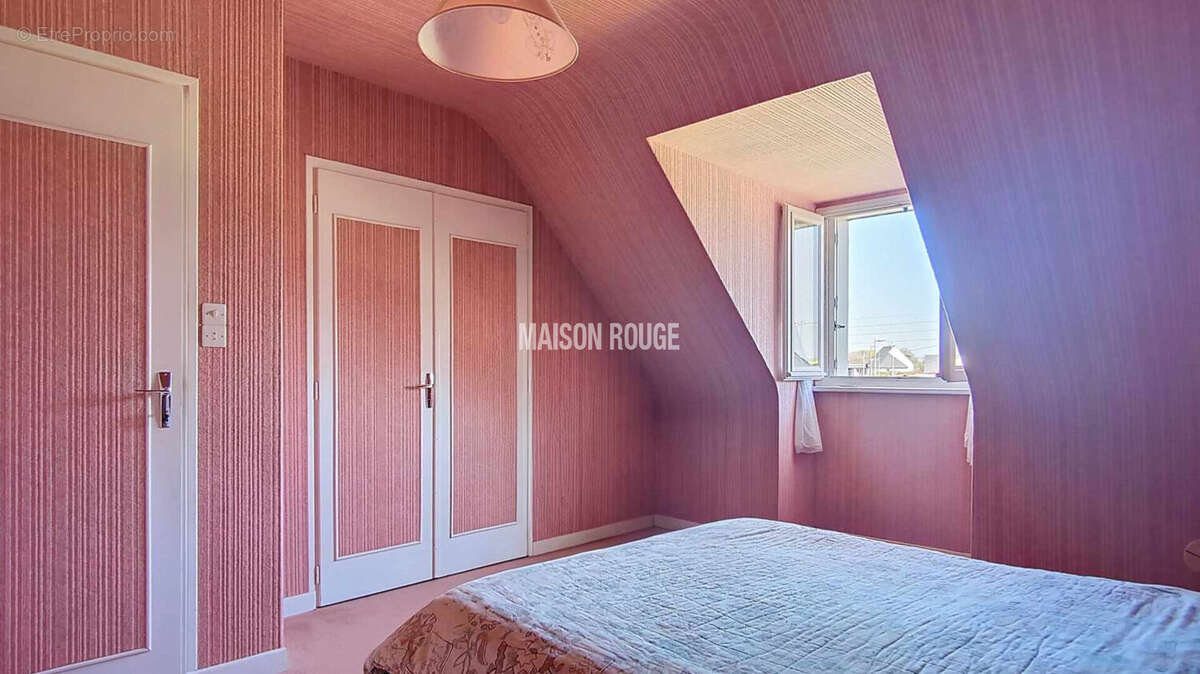 Maison à LA ROCHE-DERRIEN