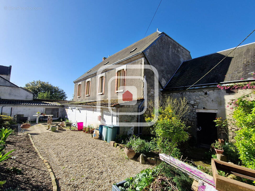 Maison à CHAMOUILLE