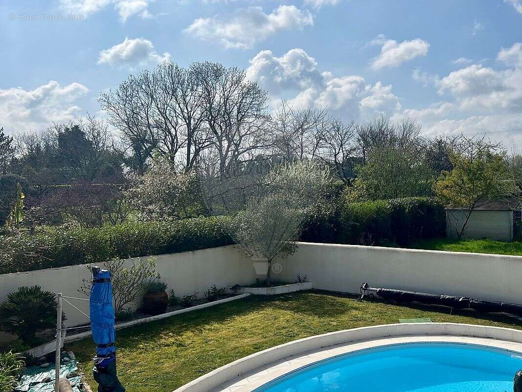 Maison à CHAILLEVETTE