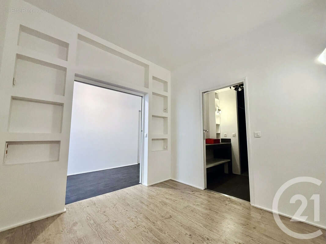 Appartement 80 m² à Paris-18e  - photo 4