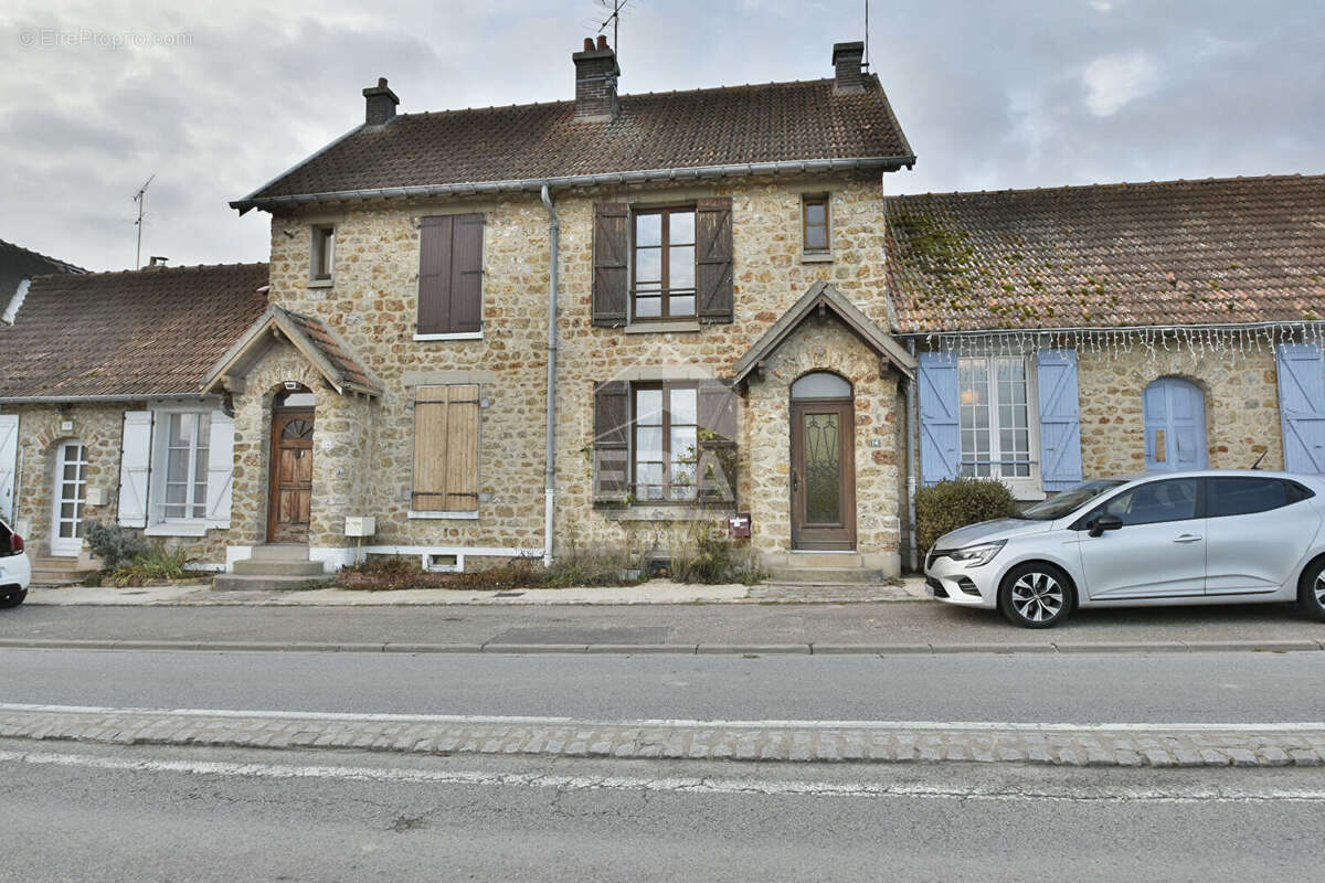 Maison à MAREIL-LE-GUYON