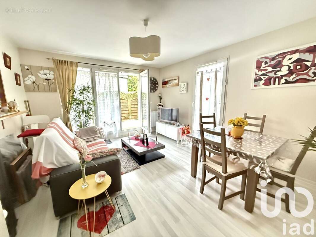 Photo 2 - Appartement à SAINTE-GENEVIEVE-DES-BOIS