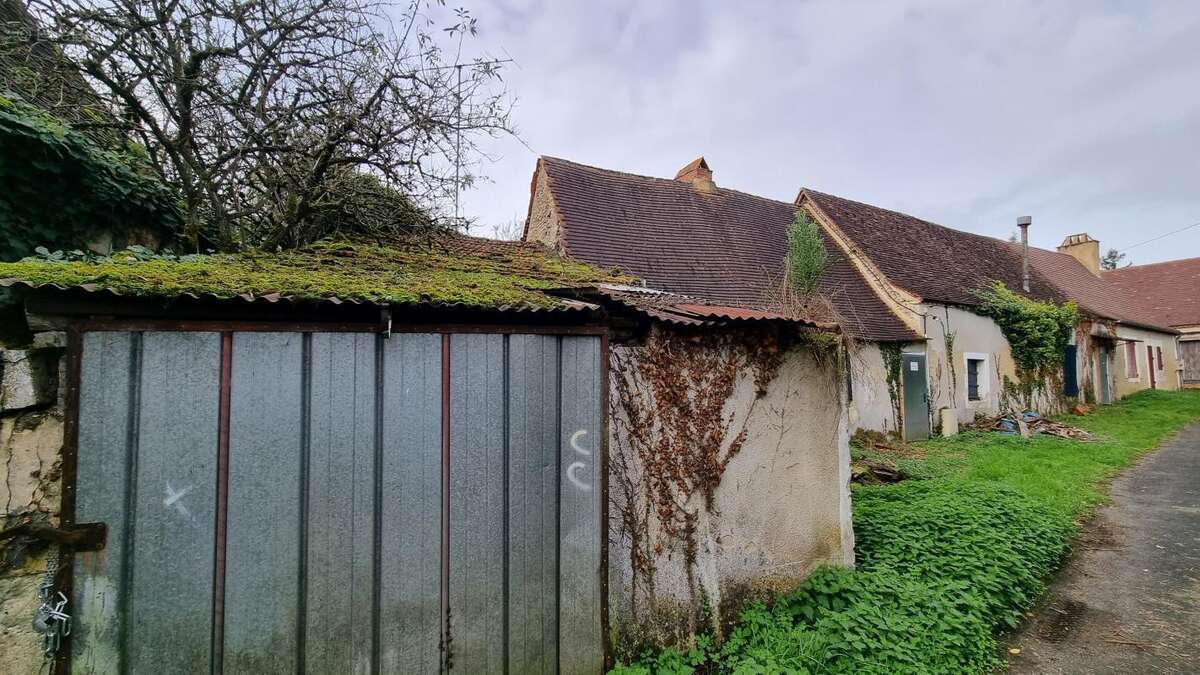 Maison à SAINT-FELIX-DE-VILLADEIX