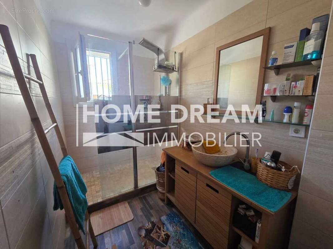 Appartement à SIX-FOURS-LES-PLAGES