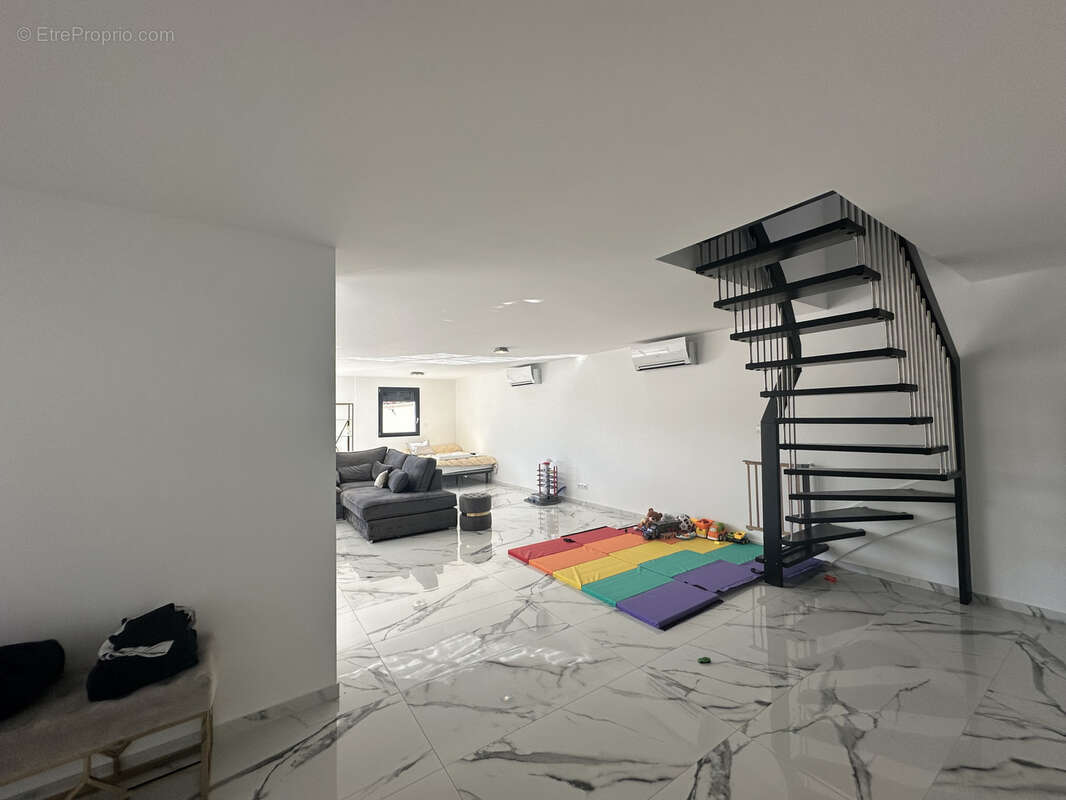 Maison à SAINTE-SAVINE