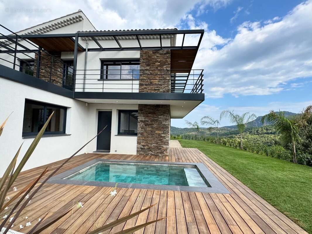 Maison à LES ADRETS-DE-L'ESTEREL