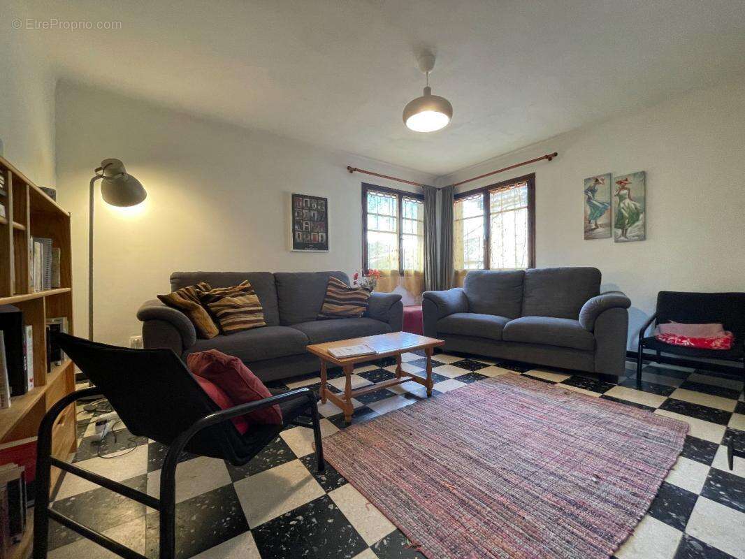 Maison à SAINT-LAURENT-DE-CARNOLS