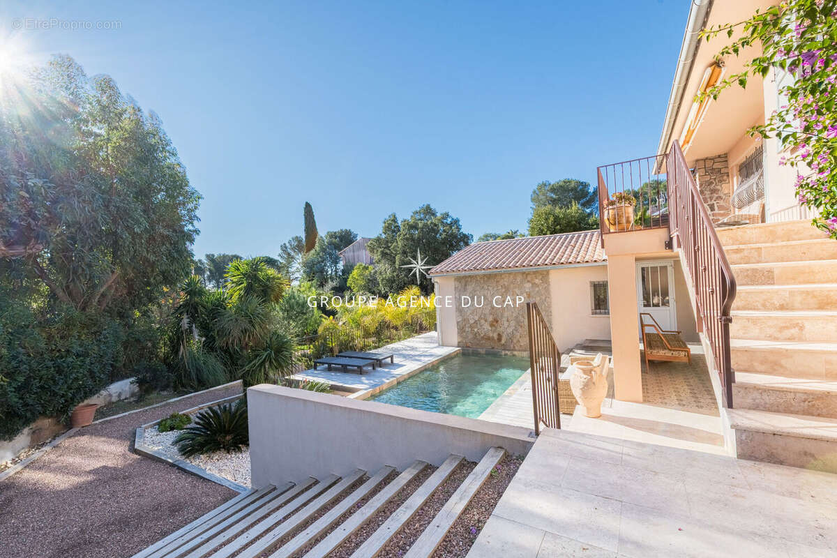 Villa  avec piscine a saint raphael au calme - photo 10
