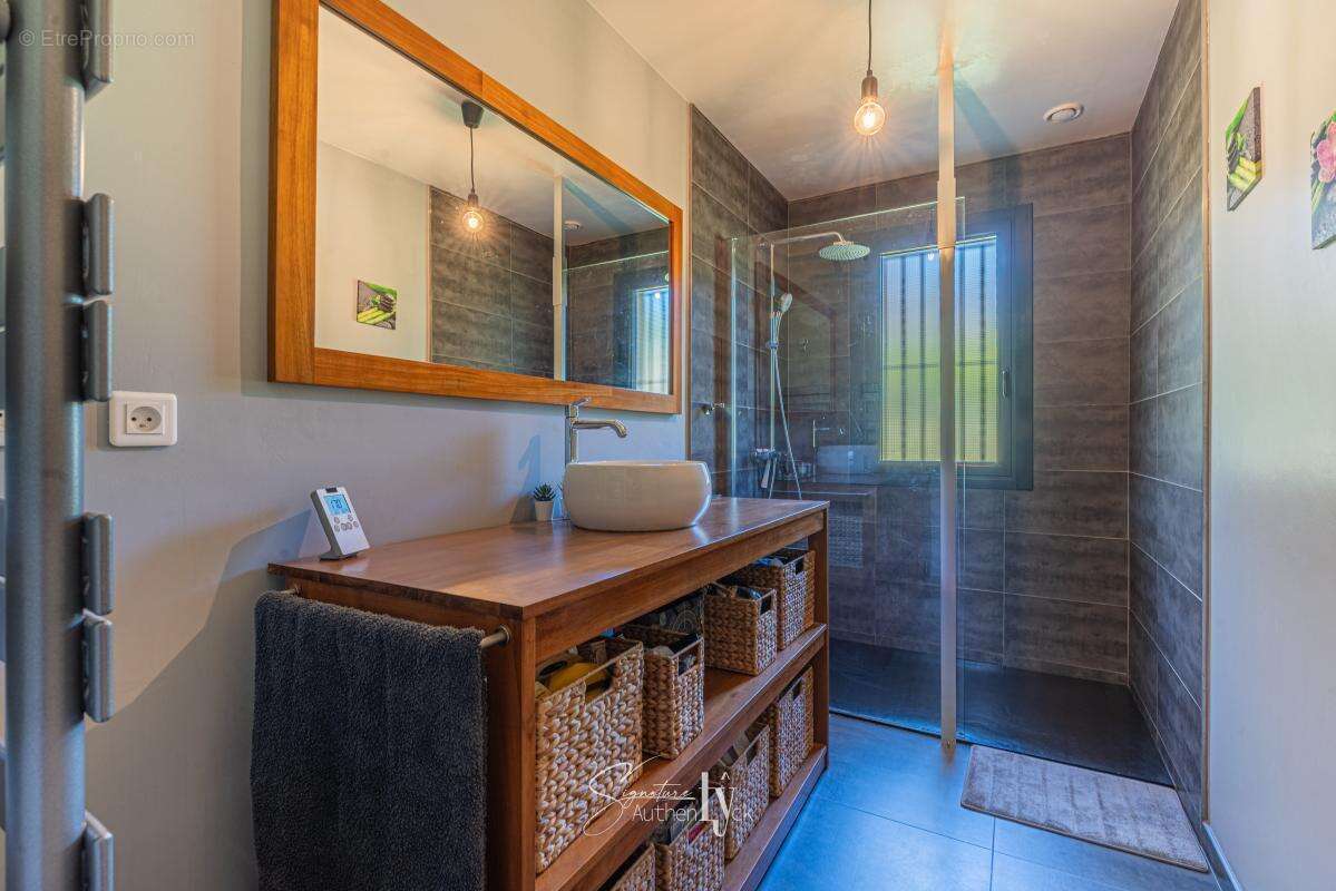 Maison à BONNAC-LA-COTE