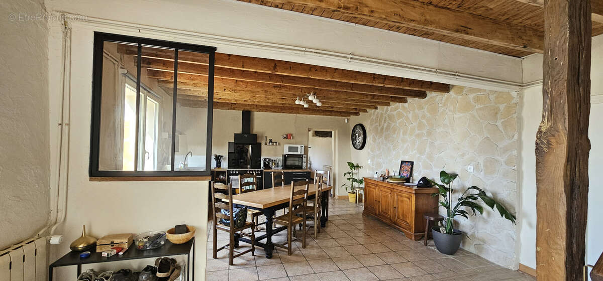 Maison de caractère, 288m2 hab. au cœur du village - photo 2