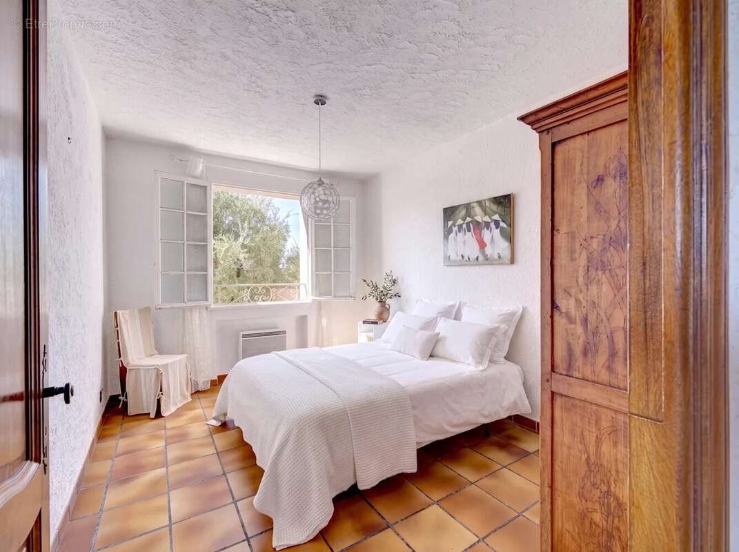 CONTES Maison avec piscine, garage et fort potentiel locatif – calme absolu proche Castellar - photo 23
