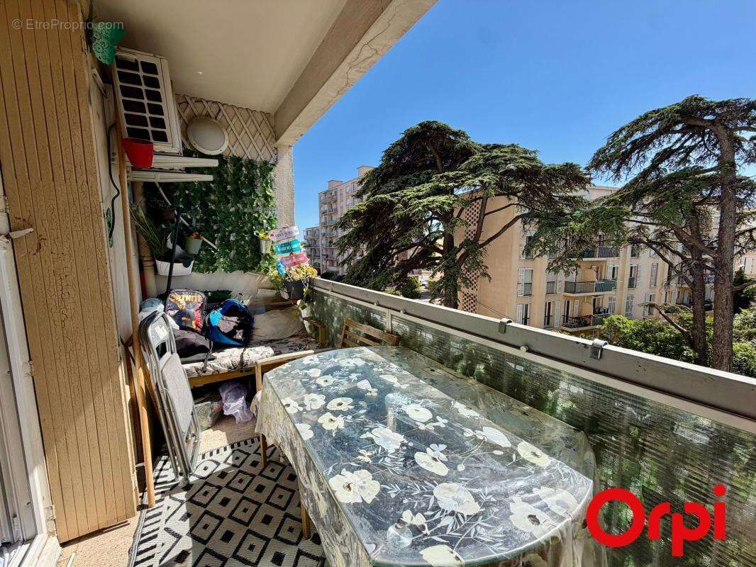 Appartement à MARSEILLE-4E
