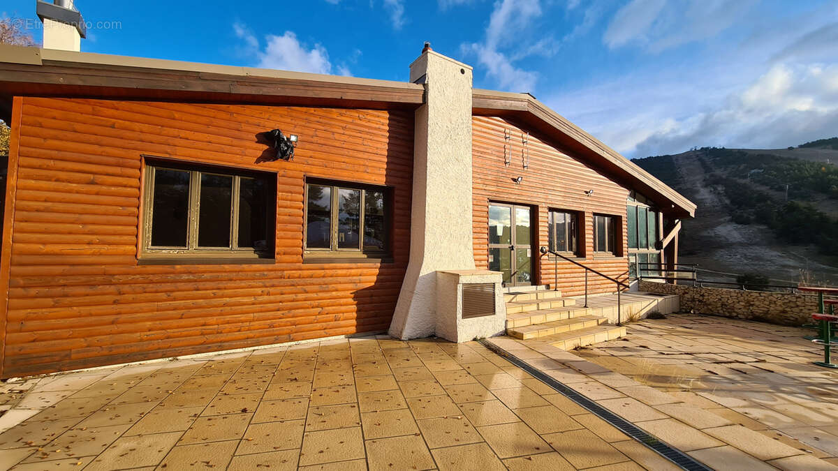 Commerce à GREOLIERES