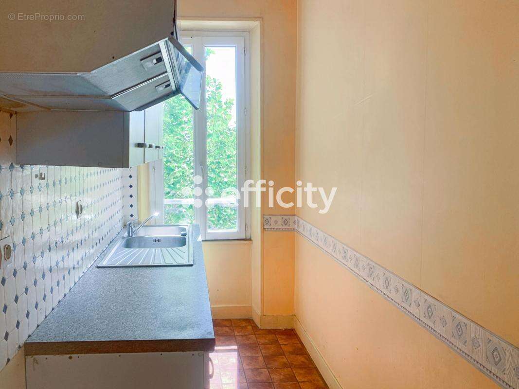 Appartement 175 m² à Saintes  - photo 8