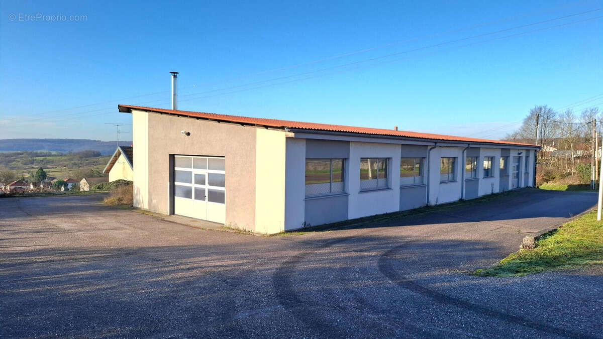 Commerce à FERRIERES