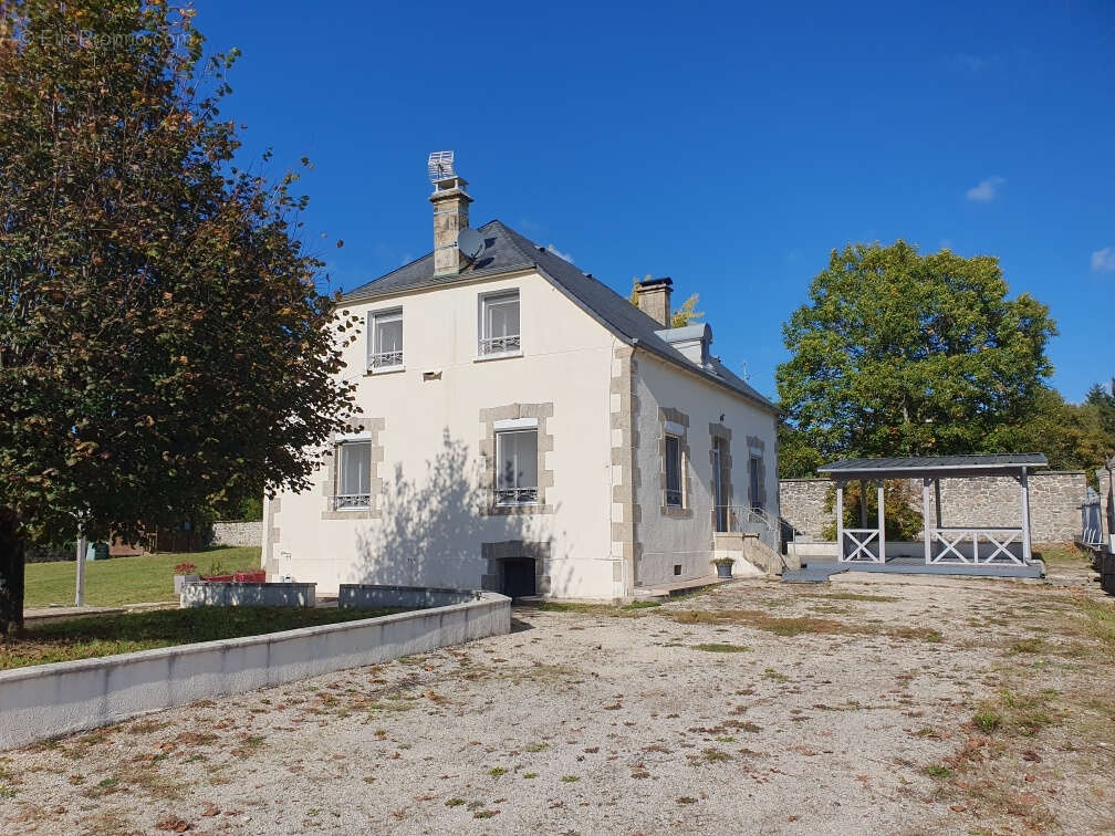 Maison à MARCILLAC-LA-CROISILLE