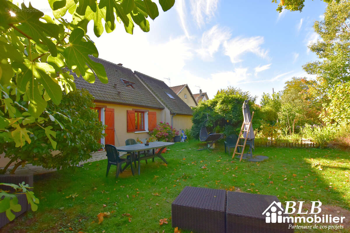 Maison à LES ESSARTS-LE-ROI