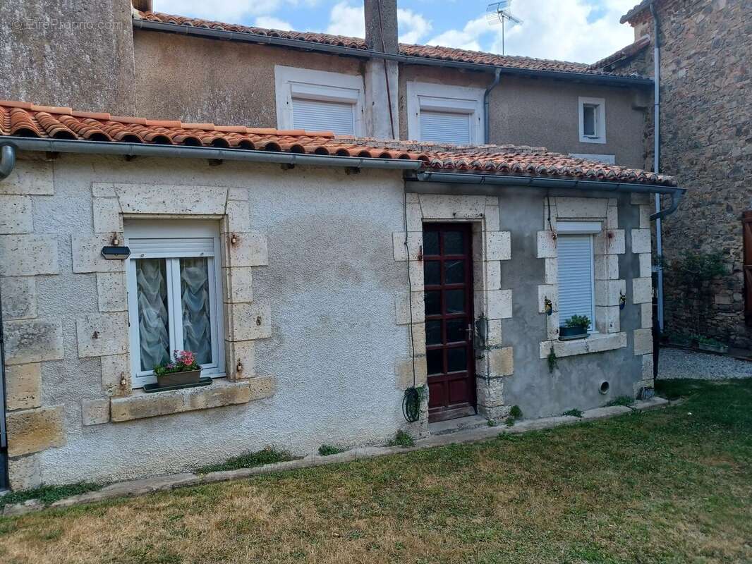 Maison 249 m² à Massignac  - photo 9