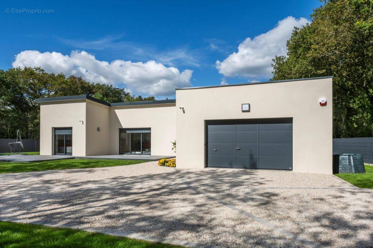 Maison plain-pied 138 M2 proche du centre de Férel - photo 1