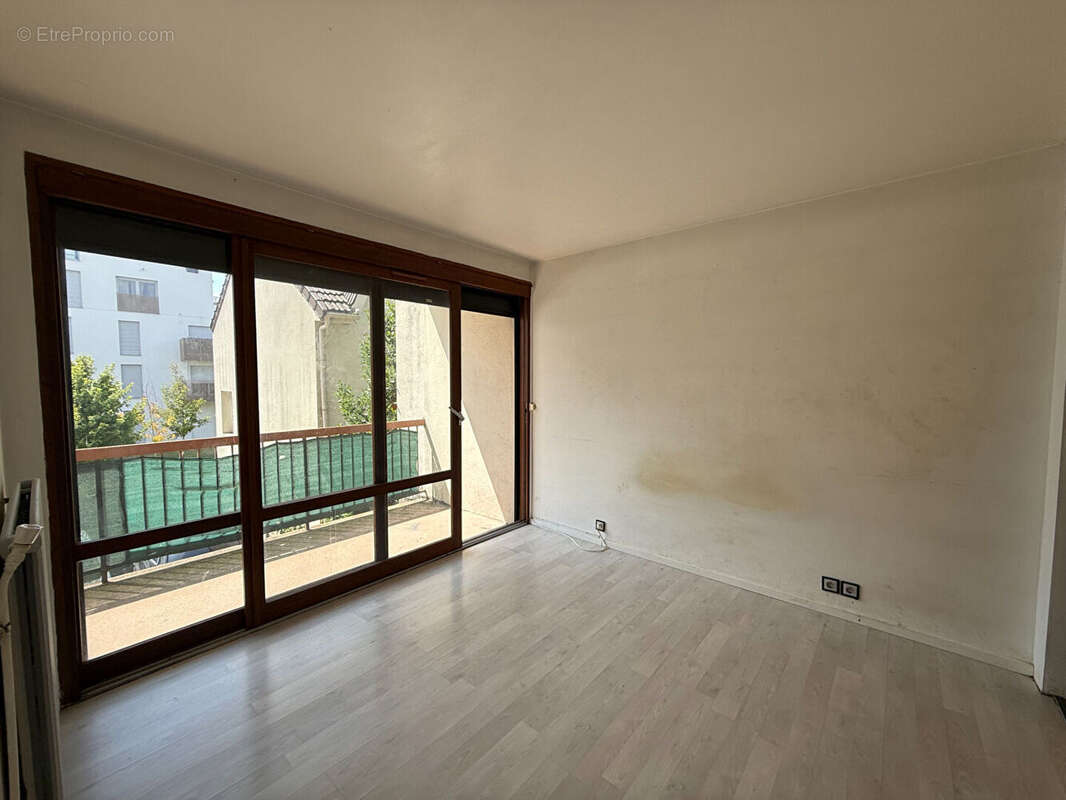 Appartement à LES PAVILLONS-SOUS-BOIS