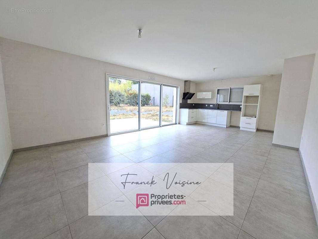 A VENDRE aux Herbiers, Maison de 84 m2 env avec 3 chambres sur une parcelle de 410 m2 - photo 2