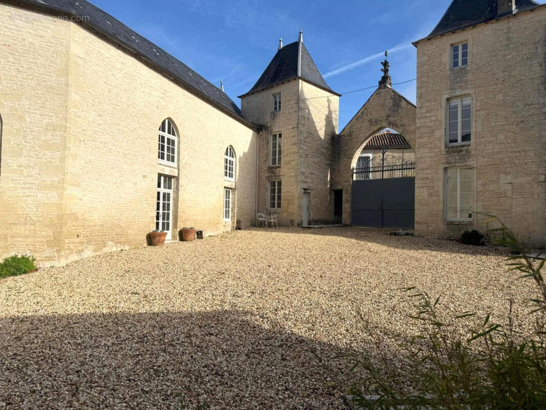 OVERVIEW - Maison à TUSSON