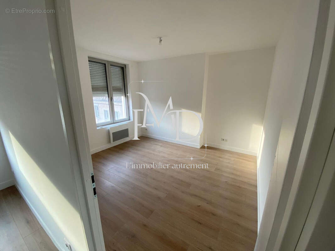 Appartement à CHARMES