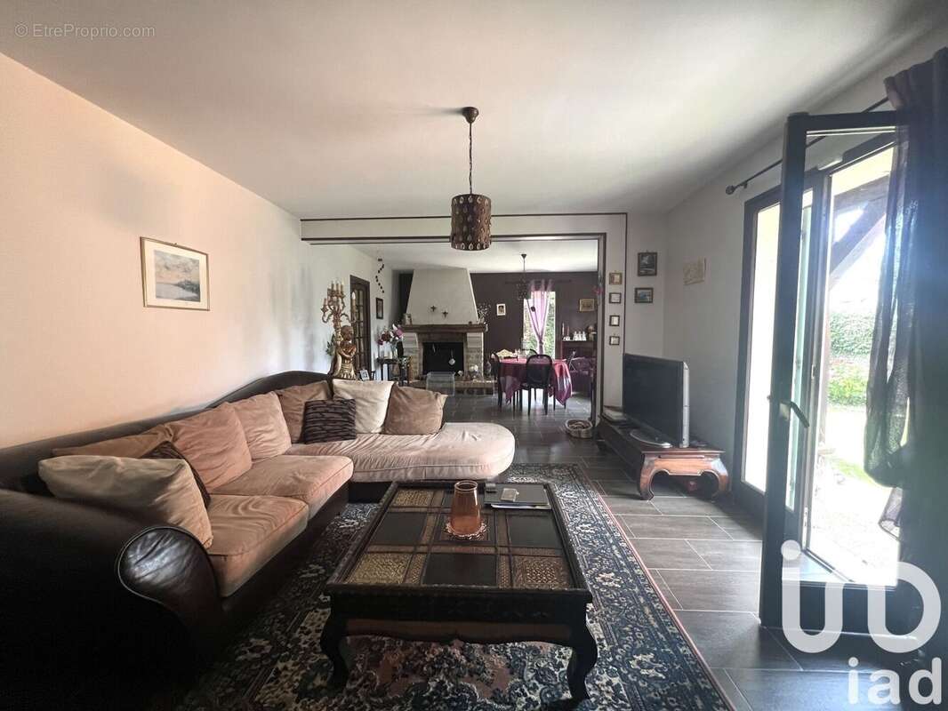 Maison 178 m² à Villers-Saint-Frambourg  - photo 2