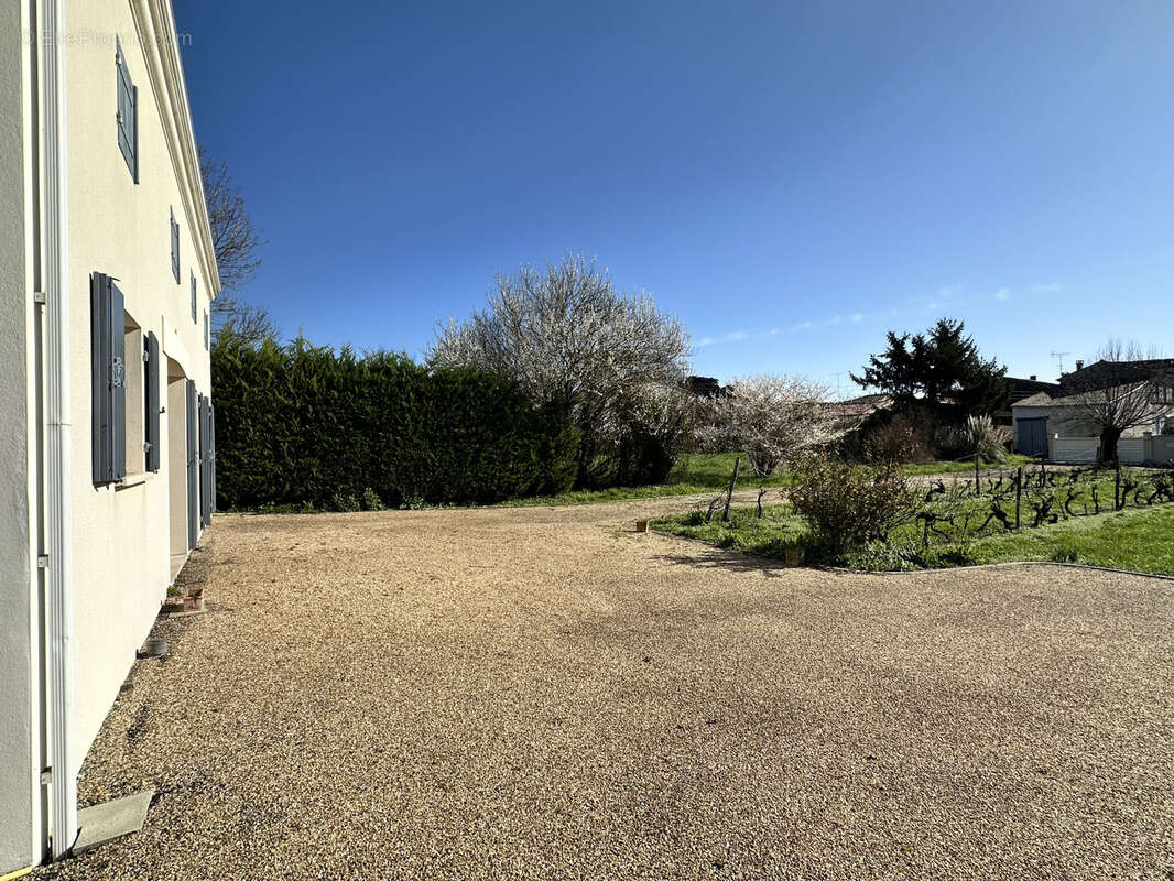 Maison à SAINT-FORT-SUR-GIRONDE