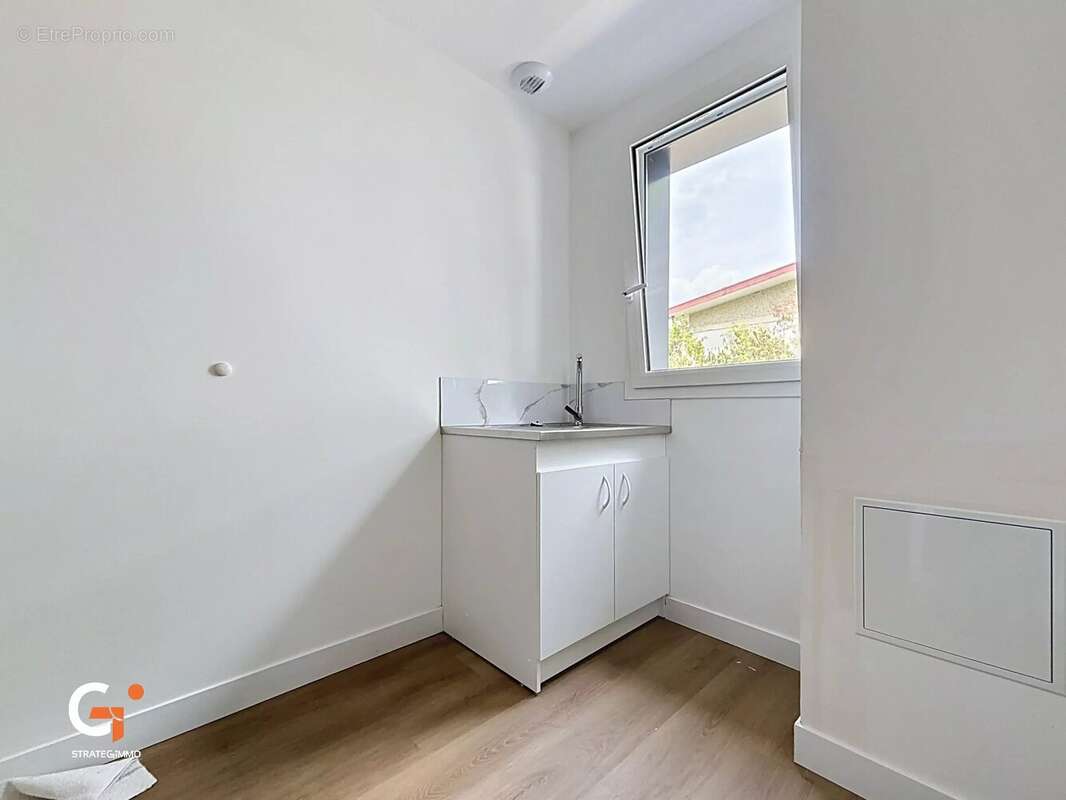 Maison contemporaine 5 chambres à Saint-Étienne-du-Rouvray - photo 13